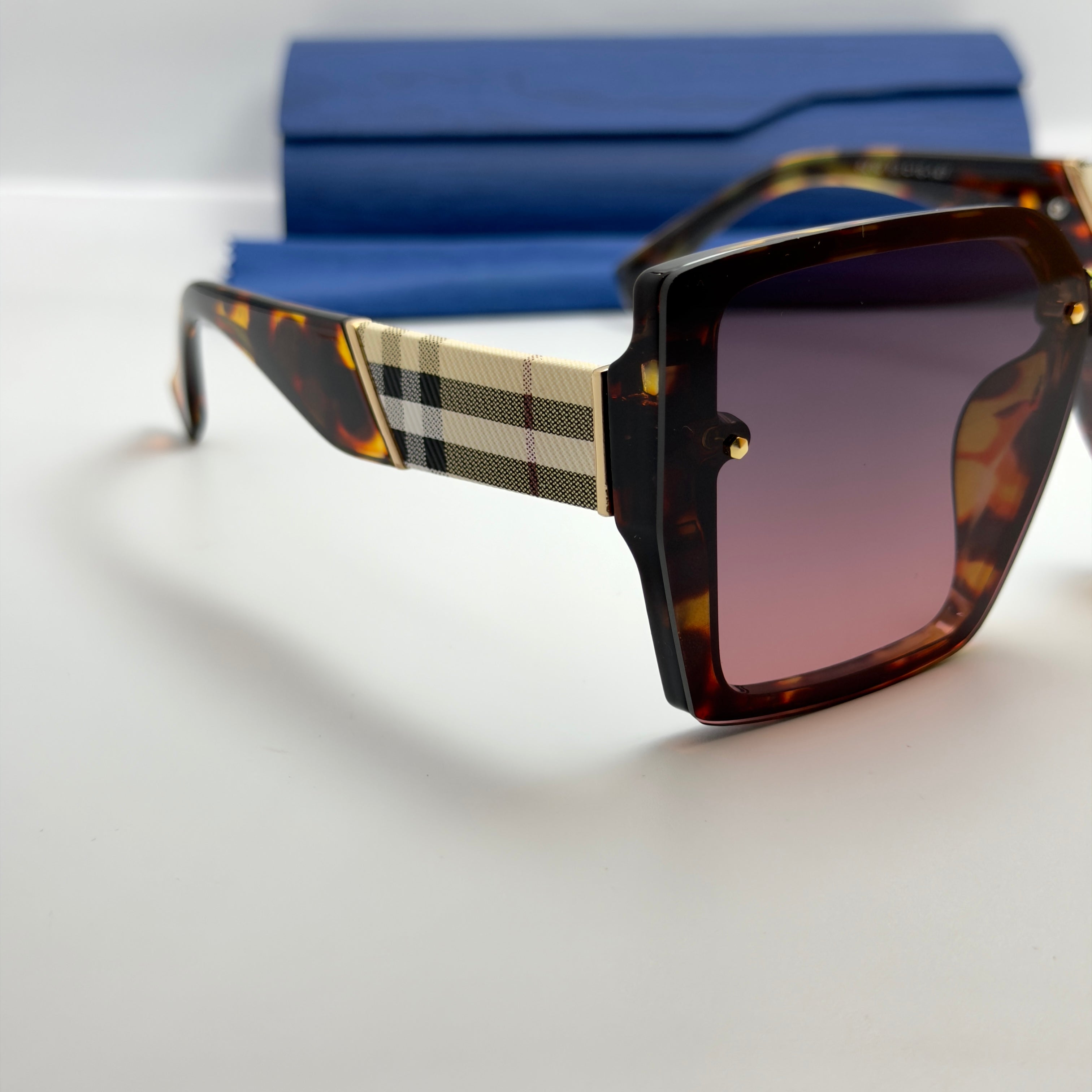 Burberry B4