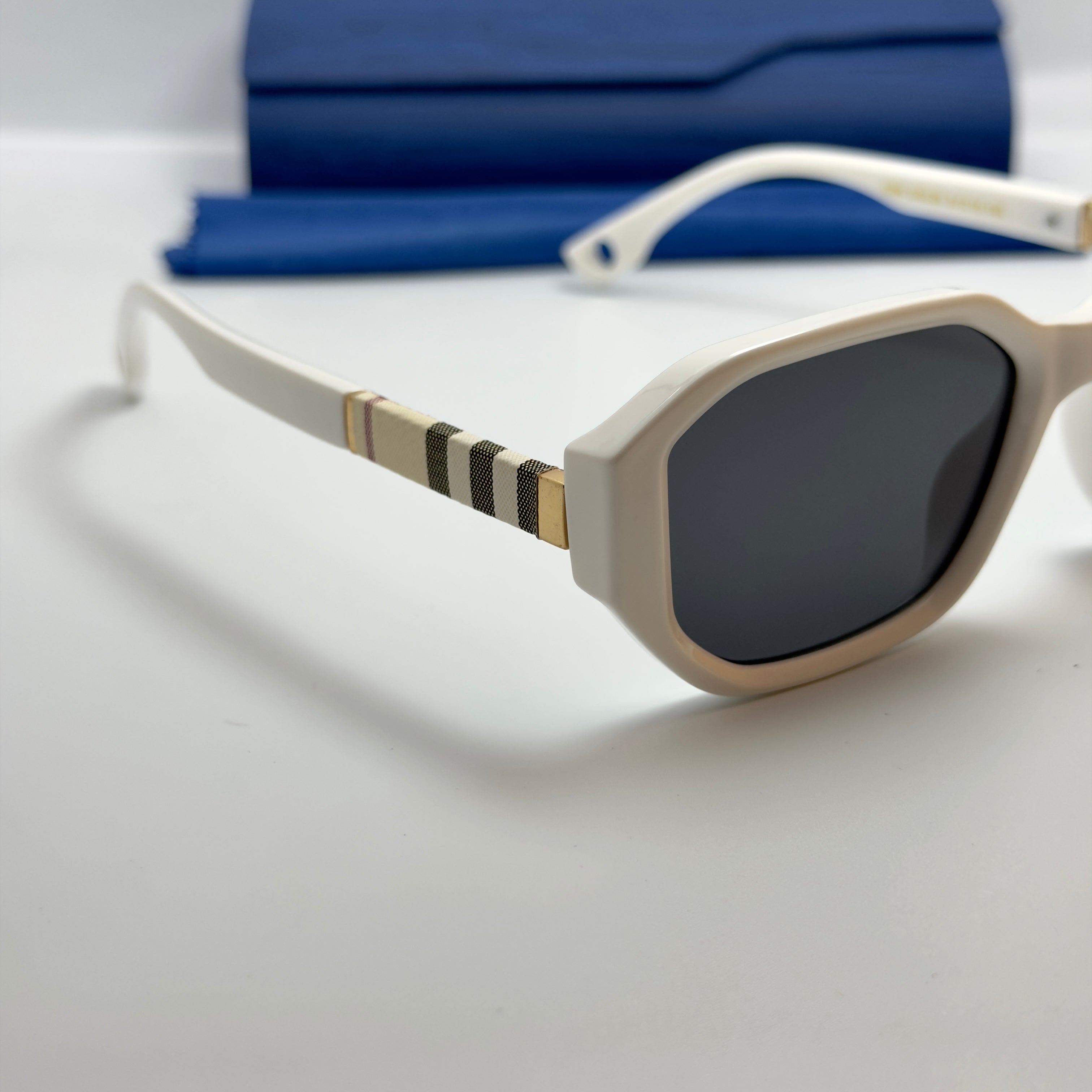 Burberry B2