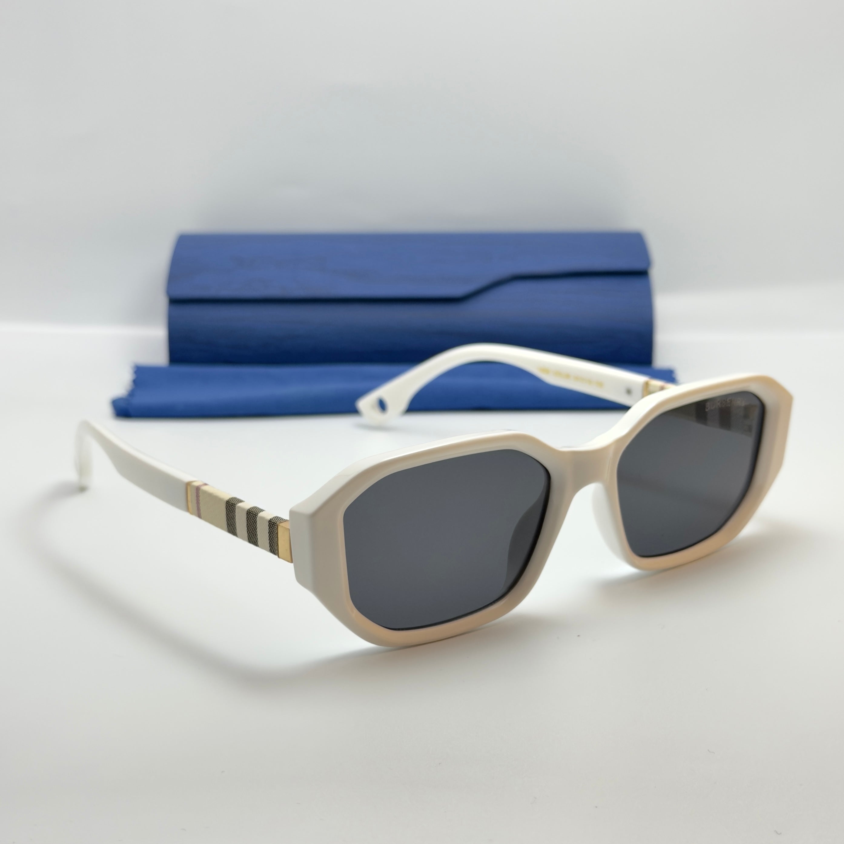 Burberry B2
