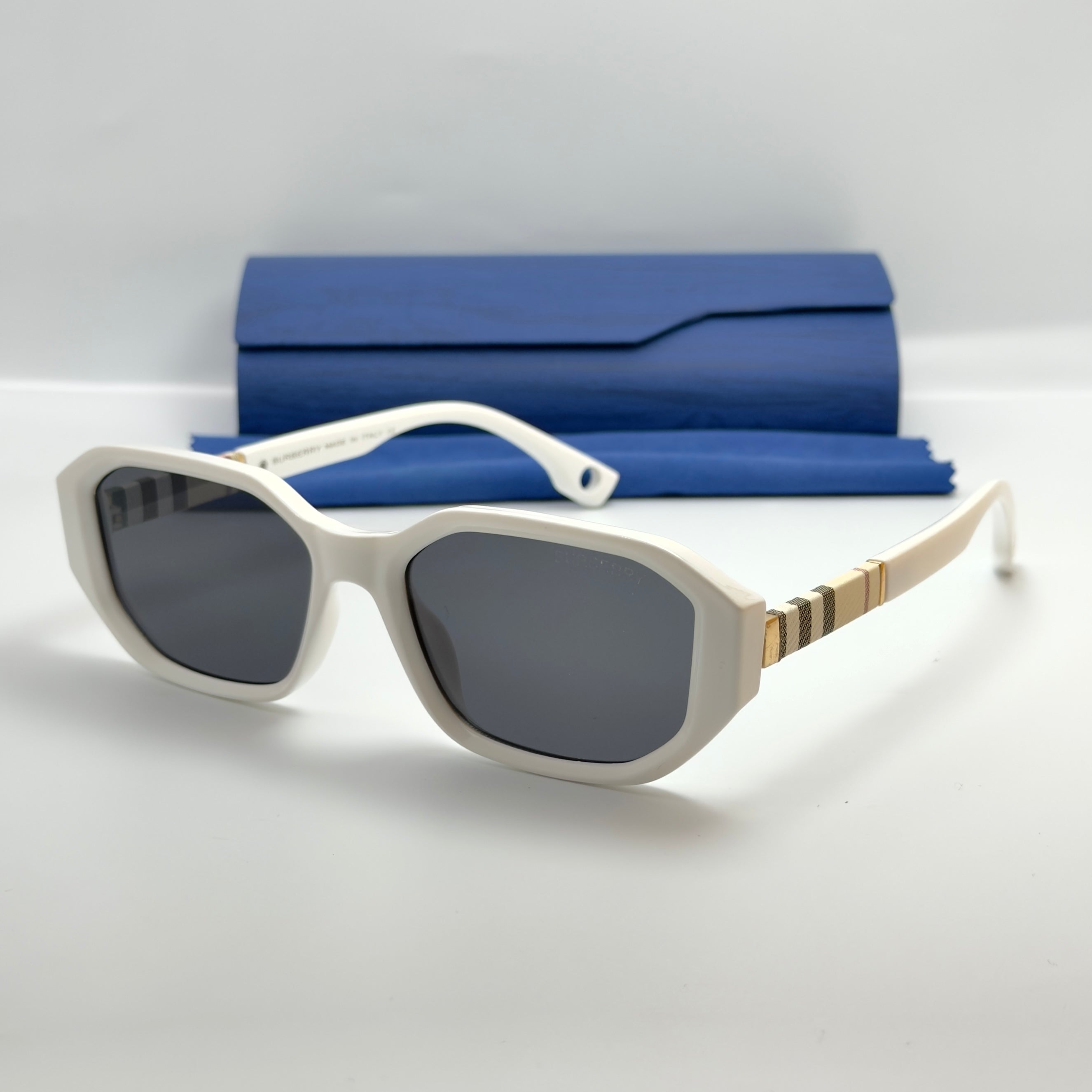 Burberry B2