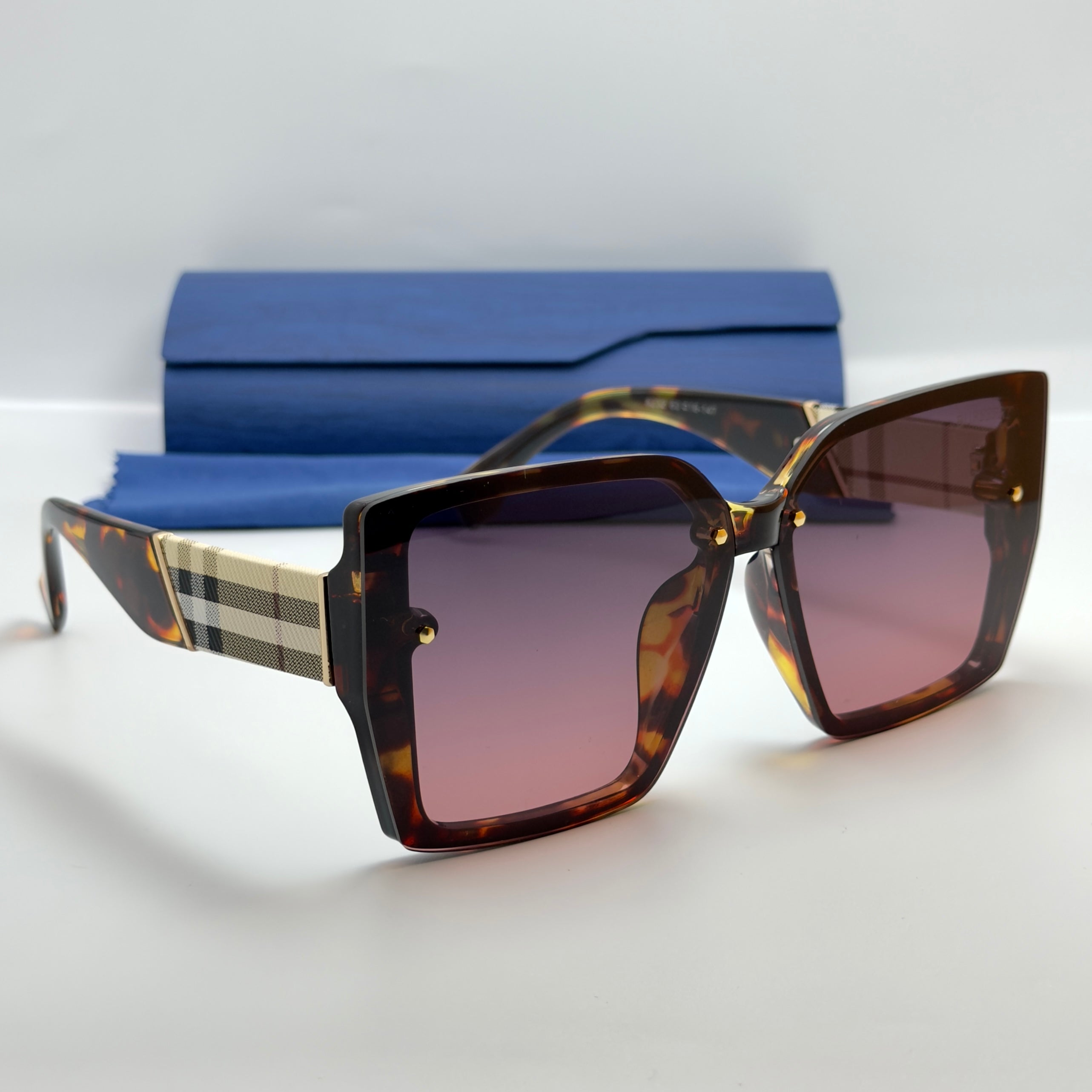 Burberry B4
