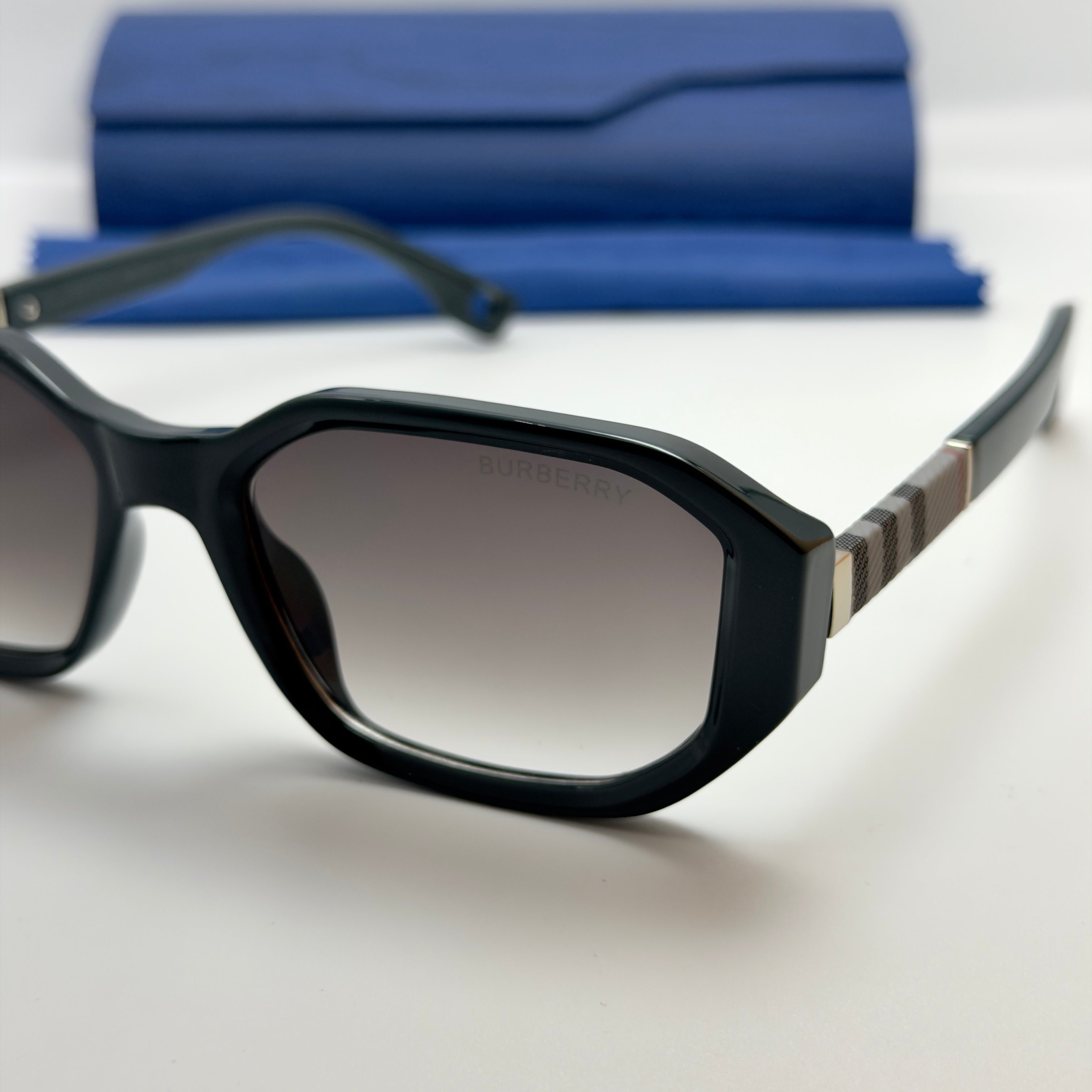 Burberry B3