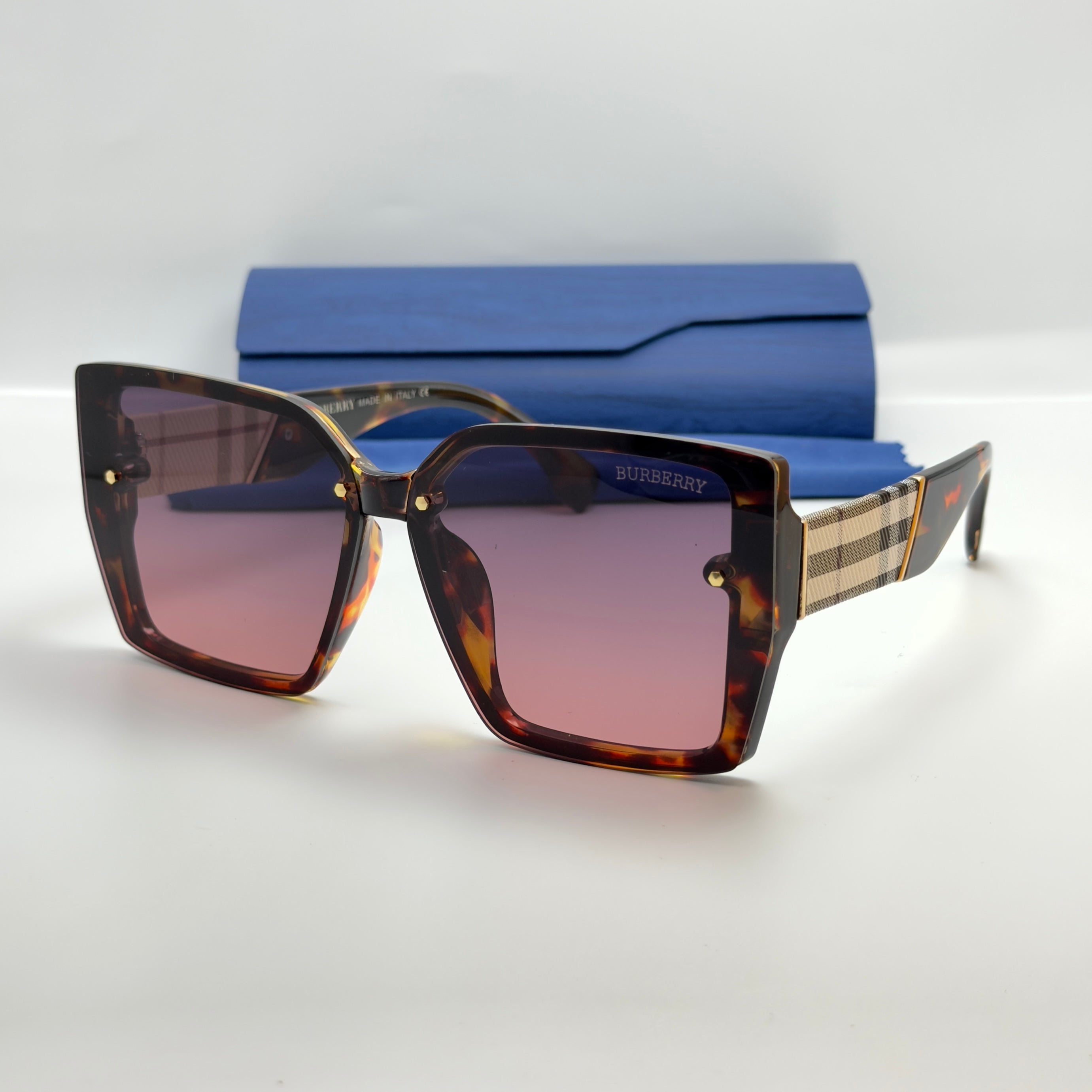 Burberry B4