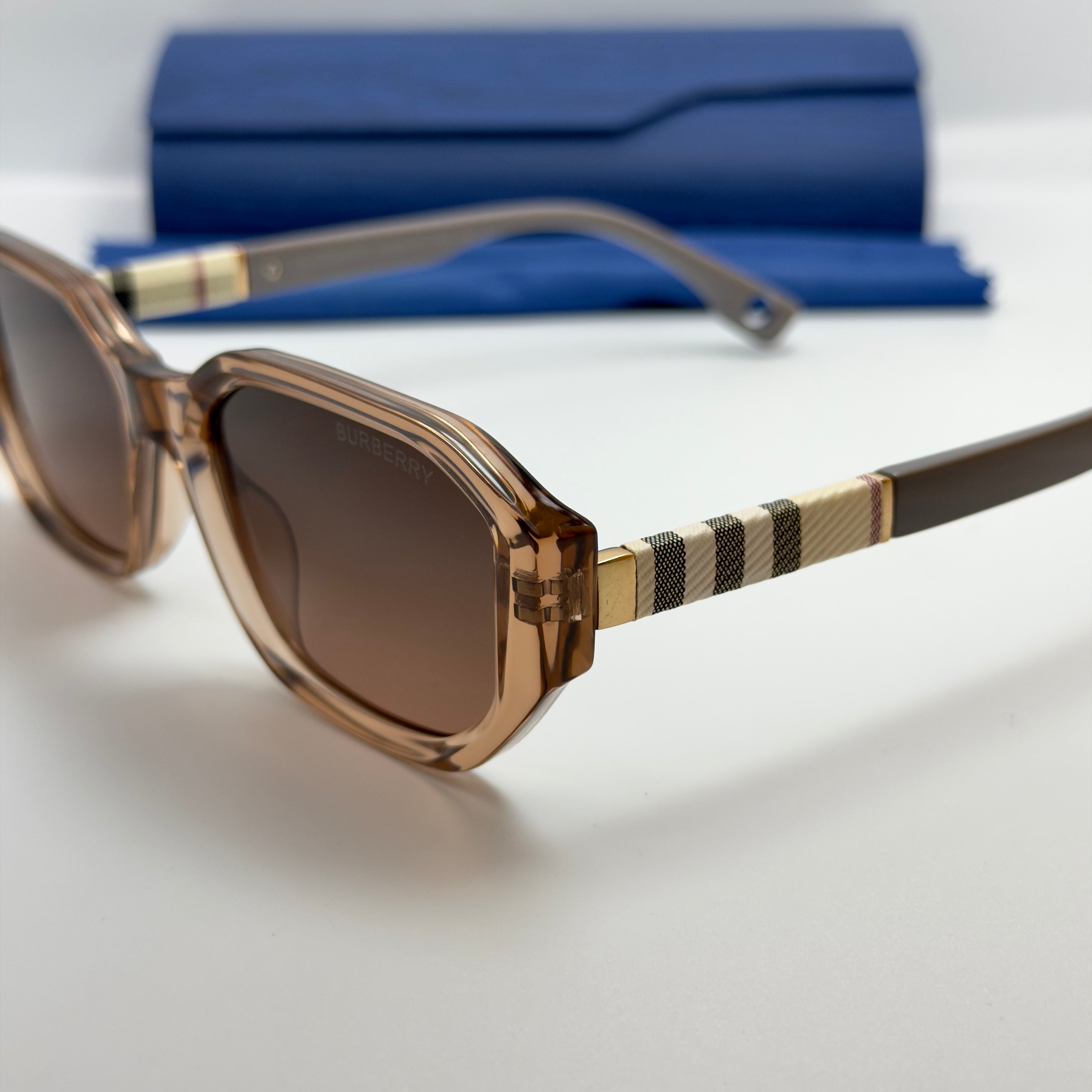 Burberry B1