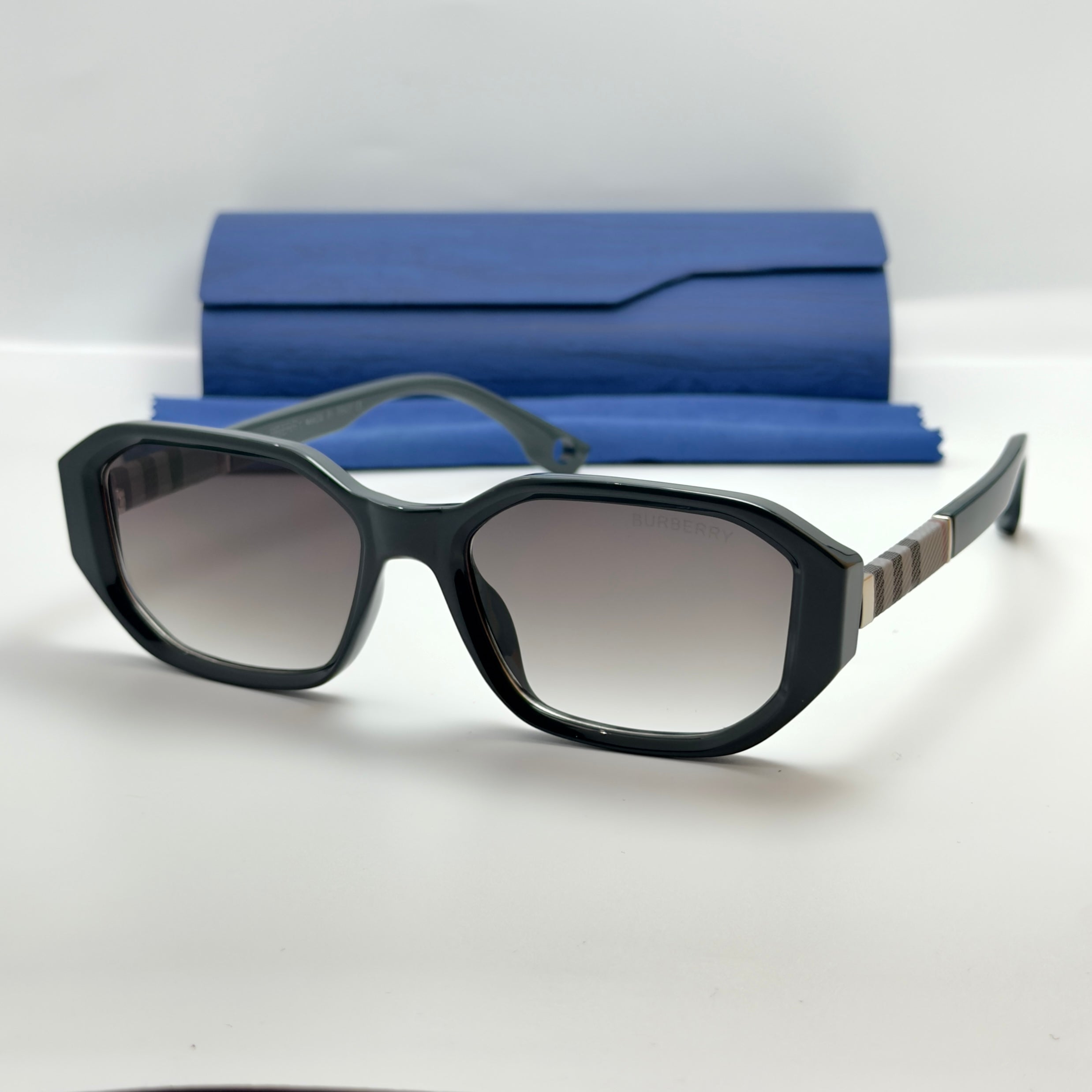 Burberry B3